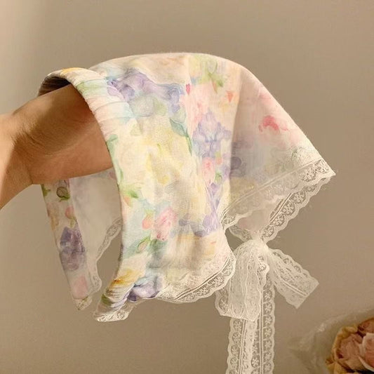 Daisy Kiss Bandana
