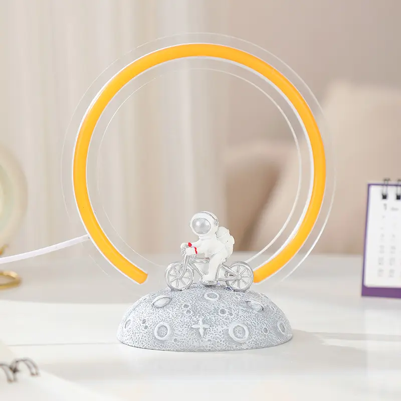 Astronaut Lamp